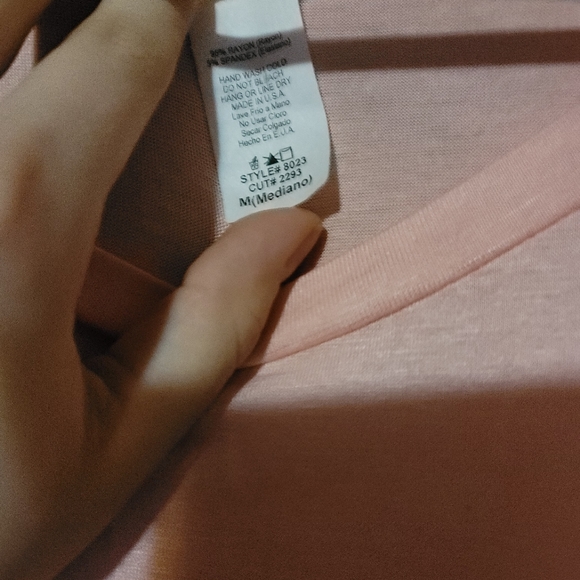 Twist front to shirt - Picture 2 of 3